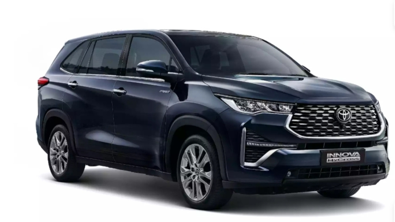 TOYOTA Innova Hycross
